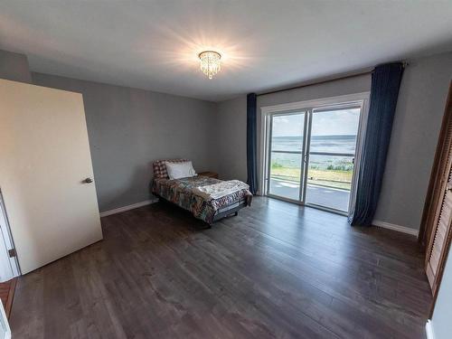 102 Parkins Avenue, Rural Lac Ste. Anne County, AB - Indoor Photo Showing Bedroom