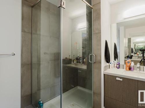 8716 150 Street, Edmonton, AB - Indoor Photo Showing Bathroom