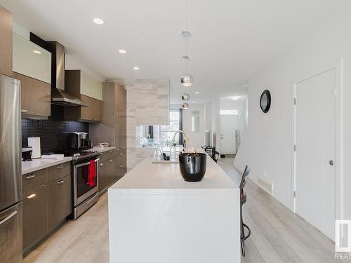 8720 150 Street, Edmonton, AB - Indoor Photo Showing Kitchen With Upgraded Kitchen