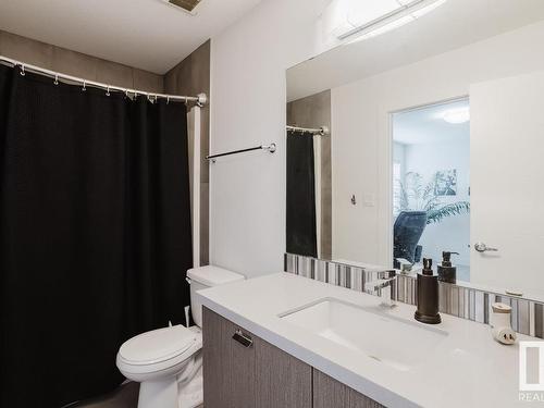 8720 150 Street, Edmonton, AB - Indoor Photo Showing Bathroom