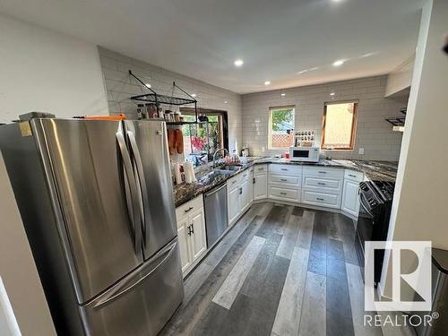 9533 150 Street Nw, Edmonton, AB - Indoor Photo Showing Kitchen With Double Sink With Upgraded Kitchen