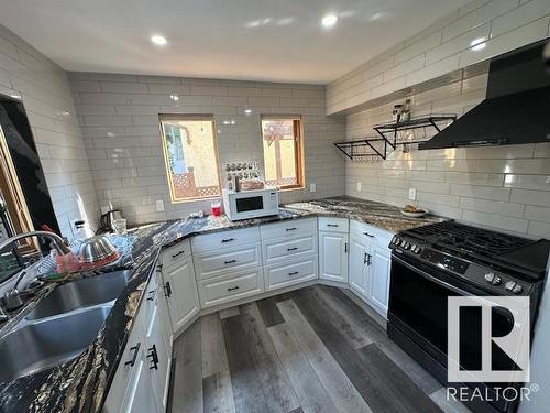 9533 150 Street Nw, Edmonton, AB - Indoor Photo Showing Kitchen With Double Sink With Upgraded Kitchen