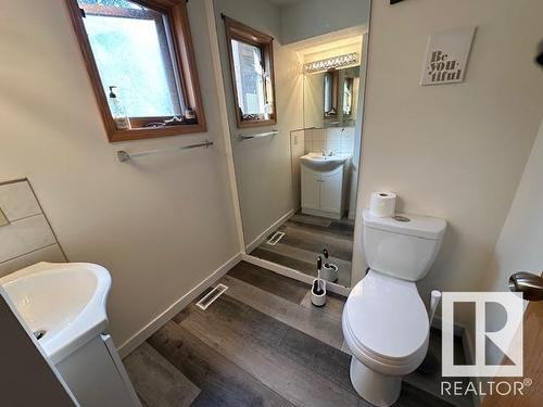 9533 150 Street Nw, Edmonton, AB - Indoor Photo Showing Bathroom