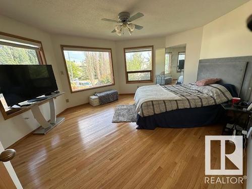 9533 150 Street Nw, Edmonton, AB - Indoor Photo Showing Bedroom