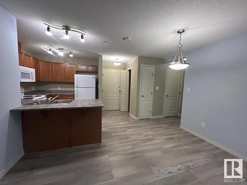 211 4903 47 Avenue, Stony Plain, AB - Indoor Photo Showing Kitchen