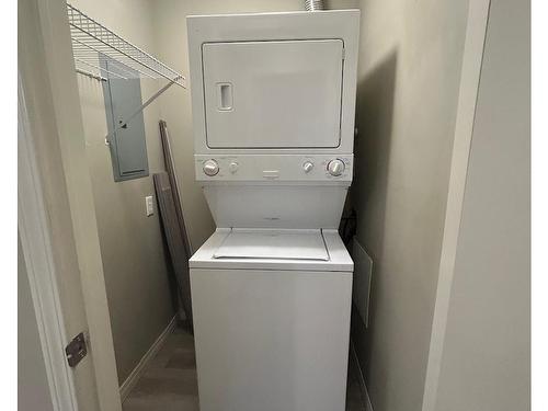 211 4903 47 Avenue, Stony Plain, AB - Indoor Photo Showing Laundry Room