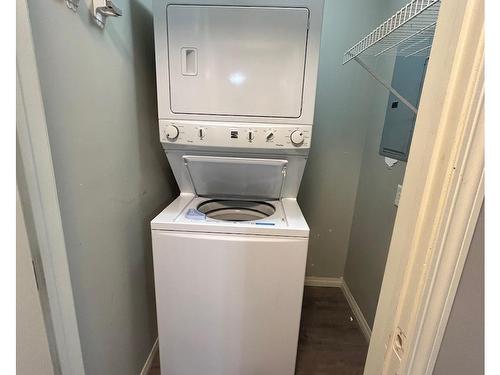 204 4903 47 Avenue, Stony Plain, AB - Indoor Photo Showing Laundry Room