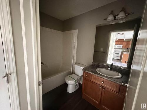 301 4903 47 Avenue, Stony Plain, AB - Indoor Photo Showing Bathroom