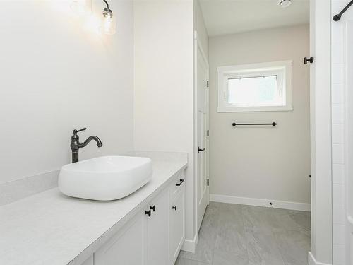 54325 Rge Rd 31, Rural Lac Ste. Anne County, AB - Indoor Photo Showing Bathroom