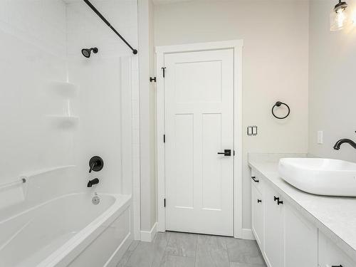 54325 Rge Rd 31, Rural Lac Ste. Anne County, AB - Indoor Photo Showing Bathroom