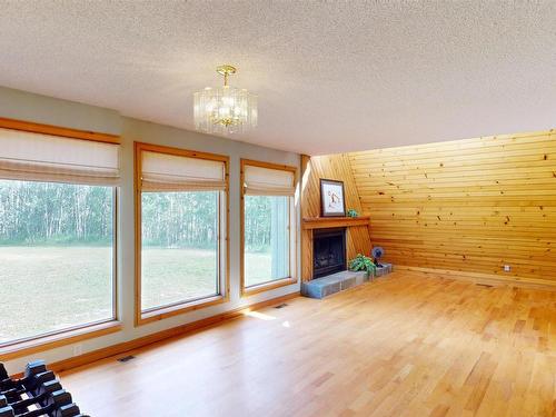 51 53026 Hghway 31, Rural Parkland County, AB - Indoor Photo Showing Living Room With Fireplace