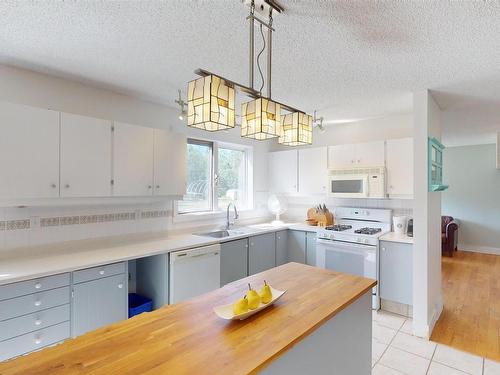 51 53026 Hghway 31, Rural Parkland County, AB - Indoor Photo Showing Kitchen