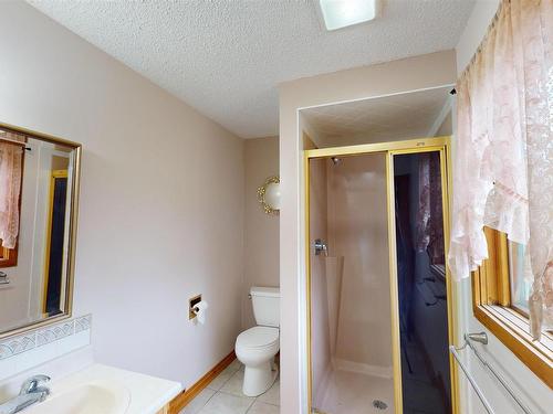 51 53026 Hghway 31, Rural Parkland County, AB - Indoor Photo Showing Bathroom