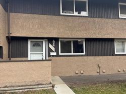 1638 37 ST NW  Edmonton, AB T6L 2R7