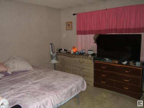 5302 47 Avenue, Vegreville, AB - Indoor Photo Showing Bedroom