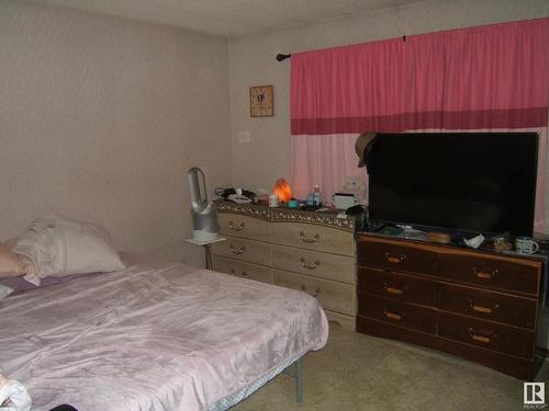 5302 47 Avenue, Vegreville, AB - Indoor Photo Showing Bedroom