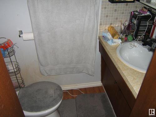 5302 47 Avenue, Vegreville, AB - Indoor Photo Showing Bathroom