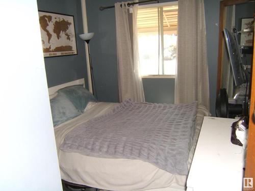 5302 47 Avenue, Vegreville, AB - Indoor Photo Showing Bedroom