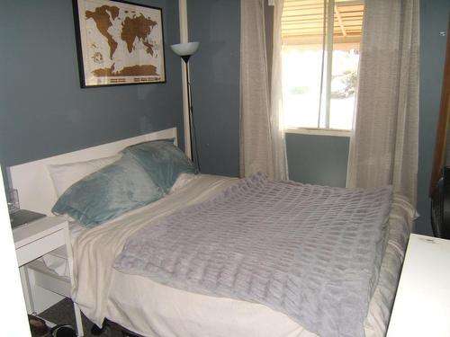 5302 47 Avenue, Vegreville, AB - Indoor Photo Showing Bedroom