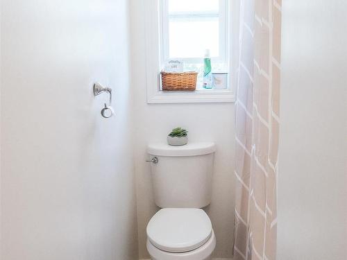 351 58532 Rge Rd 113, Rural St. Paul County, AB - Indoor Photo Showing Bathroom