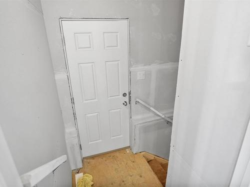 4682 177 Avenue, Edmonton, AB - Indoor Photo Showing Other Room