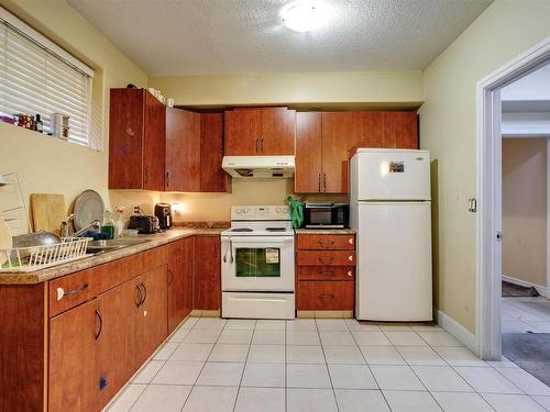 1519 68 Street, Edmonton, AB - Indoor Photo Showing Kitchen