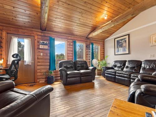 10024 Twp 533, Rural Yellowhead, AB - Indoor Photo Showing Living Room