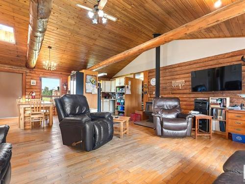 10024 Twp 533, Rural Yellowhead, AB - Indoor Photo Showing Living Room