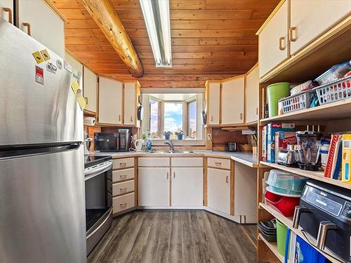 10024 Twp 533, Rural Yellowhead, AB - Indoor Photo Showing Kitchen With Double Sink