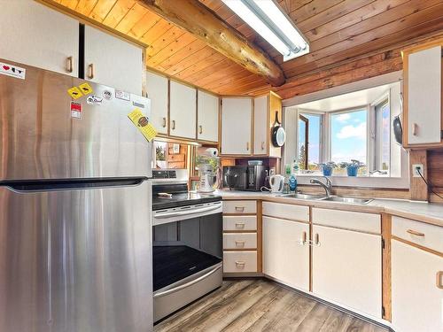 10024 Twp 533, Rural Yellowhead, AB - Indoor Photo Showing Kitchen With Double Sink