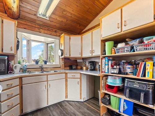 10024 Twp 533, Rural Yellowhead, AB - Indoor Photo Showing Kitchen With Double Sink