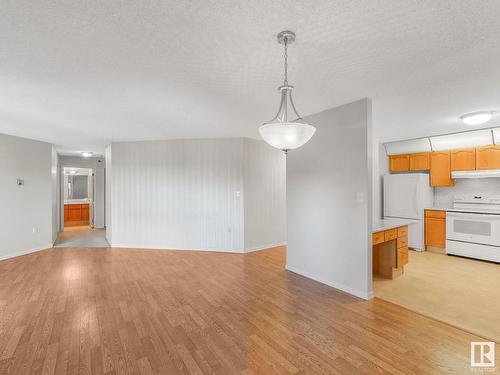 409 17519 98A Avenue, Edmonton, AB - Indoor Photo Showing Kitchen