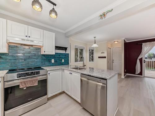 15036 135 Street, Edmonton, AB - Indoor Photo Showing Kitchen With Upgraded Kitchen