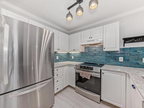 15036 135 Street, Edmonton, AB - Indoor Photo Showing Kitchen With Upgraded Kitchen