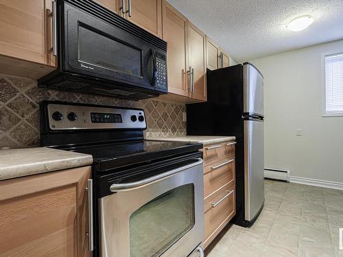 3 10515 80 Avenue, Edmonton, AB - Indoor Photo Showing Kitchen