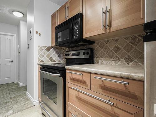 3 10515 80 Avenue, Edmonton, AB - Indoor Photo Showing Kitchen