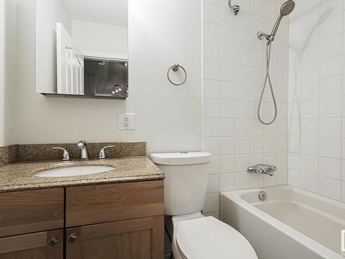 3 10515 80 Avenue, Edmonton, AB - Indoor Photo Showing Bathroom