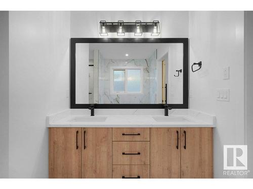 3313 Chickadee Dr, Edmonton, AB - Indoor Photo Showing Bathroom