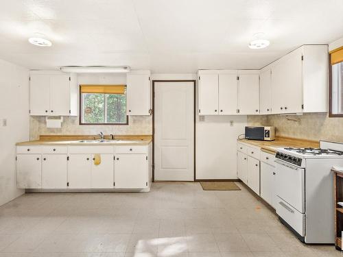 17511 Twp Rd 604, Rural Smoky Lake County, AB - Indoor Photo Showing Kitchen With Double Sink