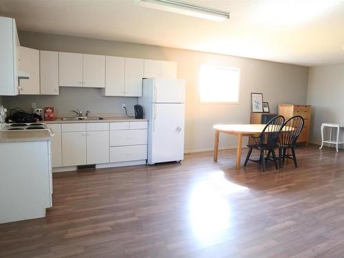 A 48319 Hwy 795, Rural Leduc County, AB - Indoor Photo Showing Kitchen With Double Sink