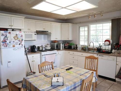 A 48319 Hwy 795, Rural Leduc County, AB - Indoor Photo Showing Kitchen With Double Sink