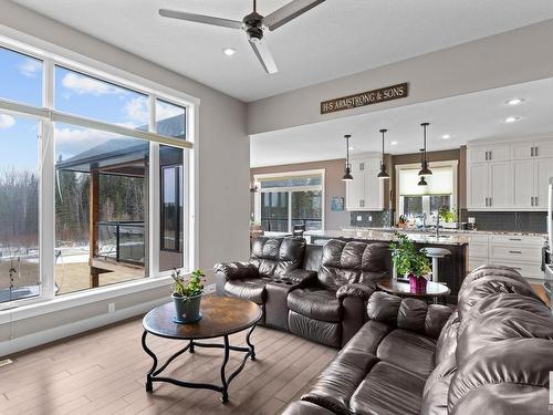 2050 Spring Lake Drive, Rural Parkland County, AB - Indoor Photo Showing Living Room