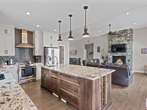 2050 Spring Lake Drive, Rural Parkland County, AB - Indoor Photo Showing Kitchen With Upgraded Kitchen