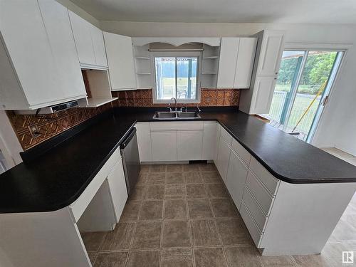 6531 Hwy 616, Rural Brazeau County, AB - Indoor Photo Showing Kitchen With Double Sink