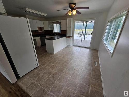 6531 Hwy 616, Rural Brazeau County, AB - Indoor Photo Showing Kitchen