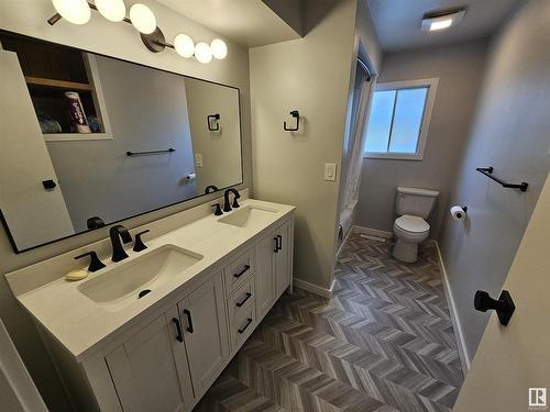 6531 Hwy 616, Rural Brazeau County, AB - Indoor Photo Showing Bathroom