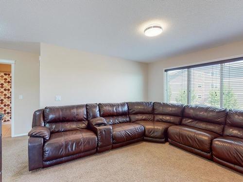 3204 17B Avenue Nw, Edmonton, AB - Indoor Photo Showing Living Room