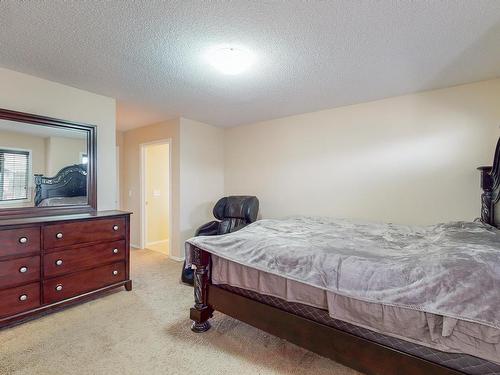 3204 17B Avenue Nw, Edmonton, AB - Indoor Photo Showing Bedroom