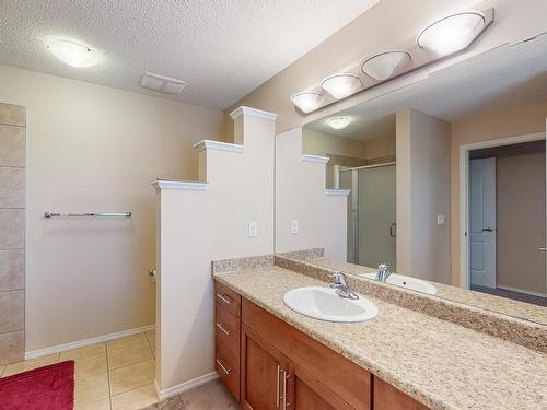 3204 17B Avenue Nw, Edmonton, AB - Indoor Photo Showing Bathroom