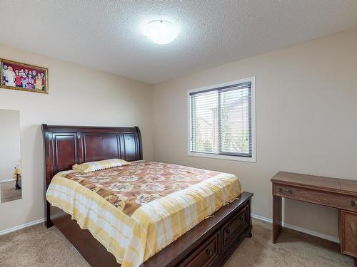 3204 17B Avenue Nw, Edmonton, AB - Indoor Photo Showing Bedroom